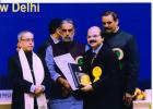 Dr. P Nayak Secretary, Textiles Committee receiving the Award from the Hon'ble President of India